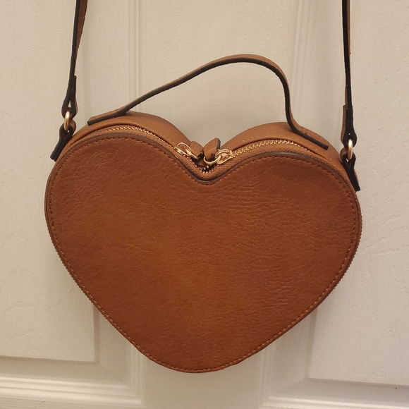 Tan Heart-Shaped Crossbody Bag with Gold Clasp - Picture 1 of 9